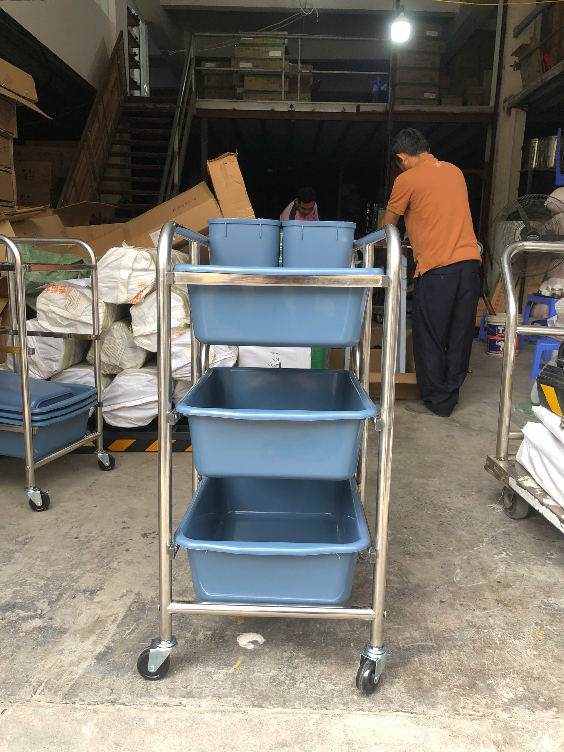 Xe Dọn Bàn 3 Tầng Khung Inox 11