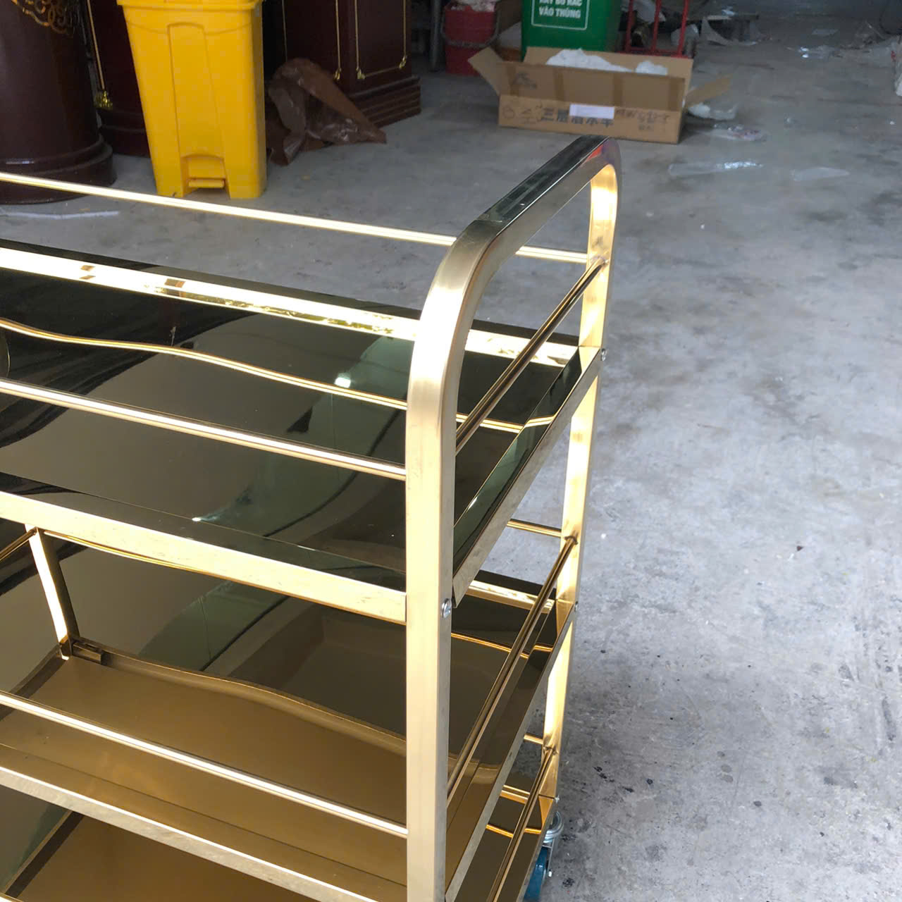 Xe Phục Vụ Bàn Ăn Inox Mạ Vàng