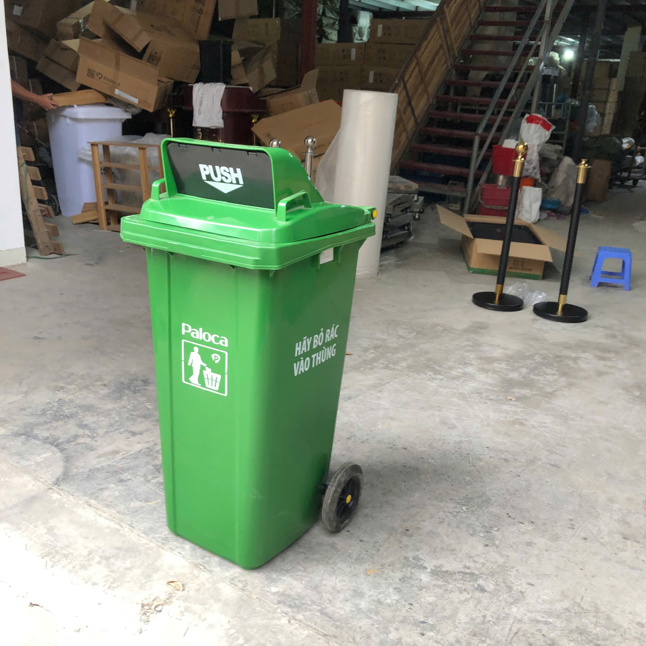 Thùng Rác Nhựa HDPE 120L Nắp Cao Cửa Đẩy Xanh Lá